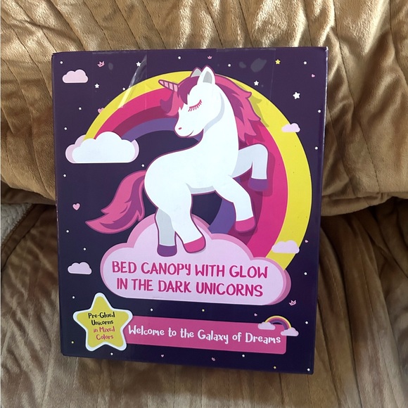 Canopy for Girls👧🏻Bed🛏️with Pre-Glued Glow in The Dark Unicorns🦄 - Picture 2 of 9